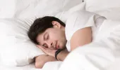 Jak stworzyć idealne środowisko do snu: Rytuały, które pomogą Ci się zrelaksować i odprężyć przed pójściem spać.